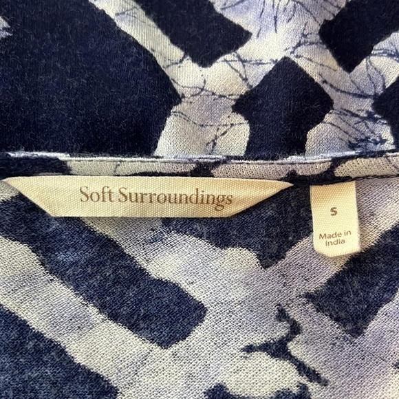 Soft Surroundings blue printed beaded cold shoulder top, size small - Picture 9 of 9